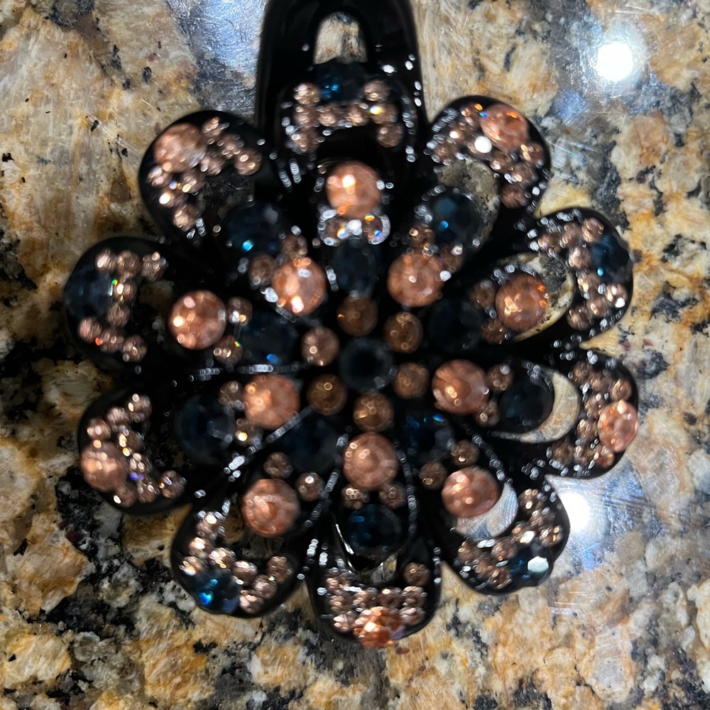 NIP Rhinestone Flower Hair Clip - Picture 4 of 7